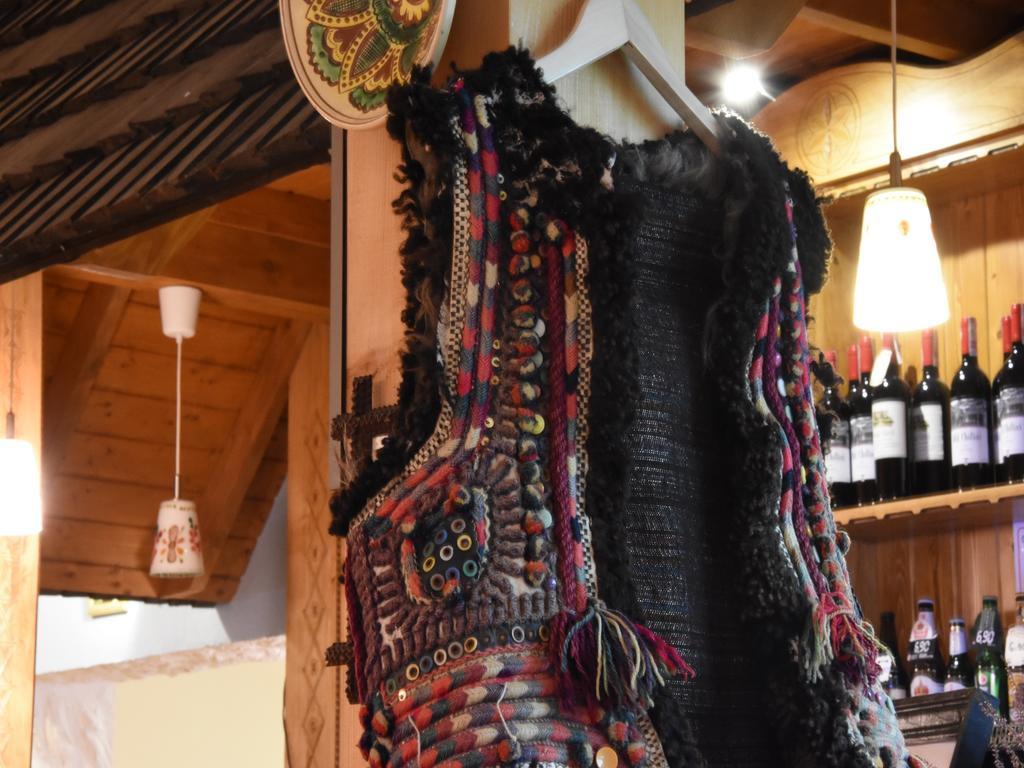Huculska Restauracja I Noclegi อุสชิกีดอลเน ภายนอก รูปภาพ